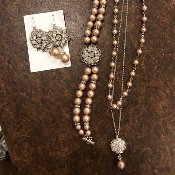 Jewelry - Beautiful Bridal jewelry set, Champagne